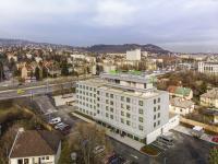 Hotel Wien Budapest, Szálloda az M7- es és az M1 - es autópálya közelében
